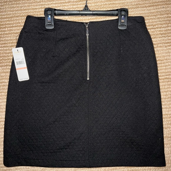 Super cute work type skirt! I’d have worn it but it’s too big on me. - Picture 2 of 3